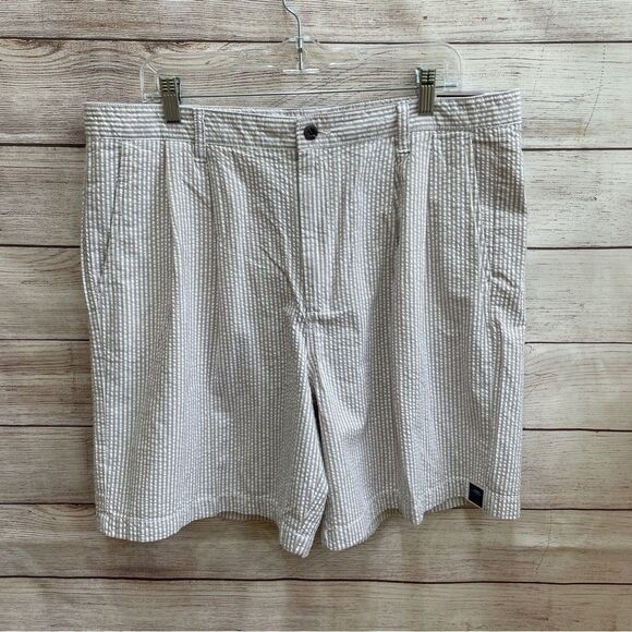 NEW‎ WITH TAGS SADDLEBRED TAN AND WHITE SEERSUCKER SHORTS - Picture 1 of 4